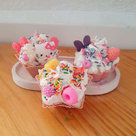 Vela con forma de Pastelitos con Hello Kitty